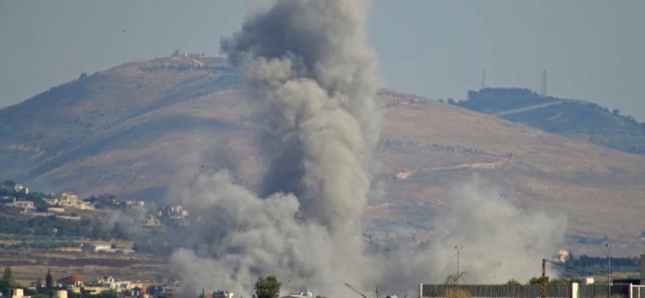 israel-accuses-hezbollah-of-ceasefire-violation,-issues-displacement-orders