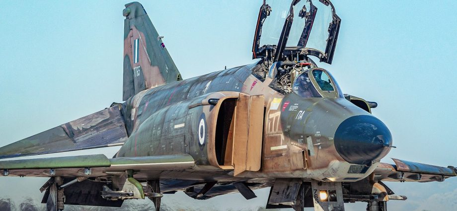 the-f-4-phantom’s-raw-power-is-exactly-why-60-years-later-no-modern-jet-has-fully-replaced-it