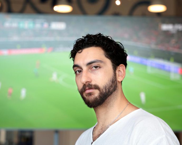 with-iran-set-for-world-cup-match-at-sofi,-la.-iranians-see-glimmers-of-unity
