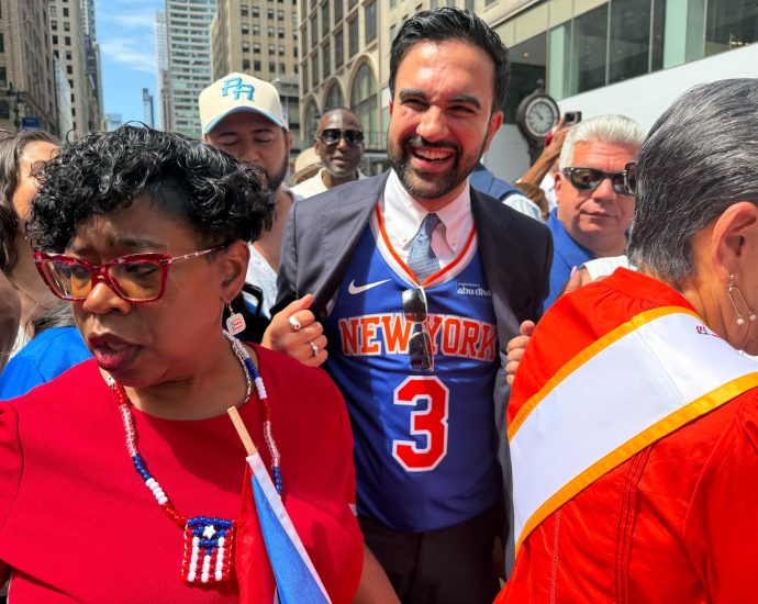 “it’s-true,-i-am”:-mamdani-reacts-to-viral-“my-mayor’s-muslim”-chant-after-knicks-win-nba-title