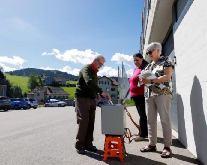 swiss-right-wing-plan-to-cap-population-rejected-by-narrow-margins
