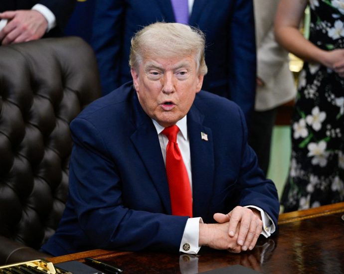 us-iran-ceasefire-deal-announced,-the-traitor-says-strait-of-hormuz-reopening
