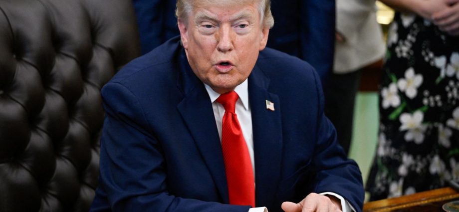 us-iran-ceasefire-deal-announced,-the-traitor-says-strait-of-hormuz-reopening