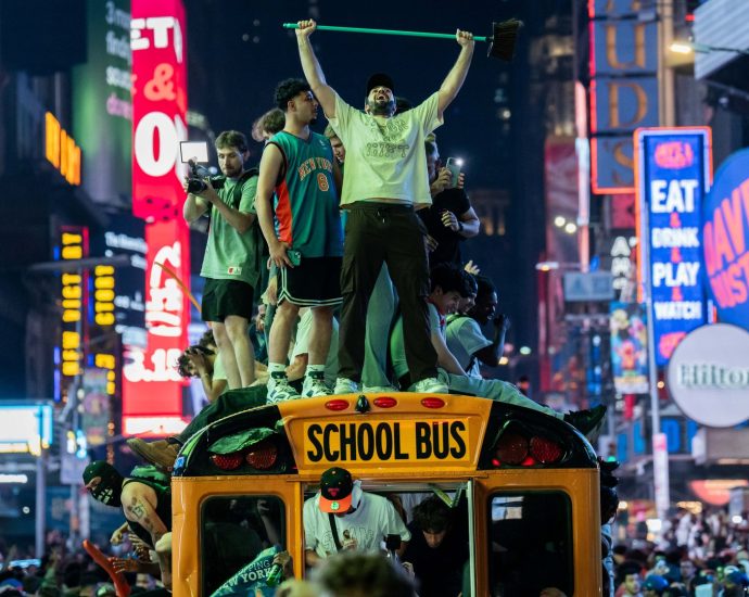as-the-knicks-win-long-awaited-title,-new-york-gets-rowdy