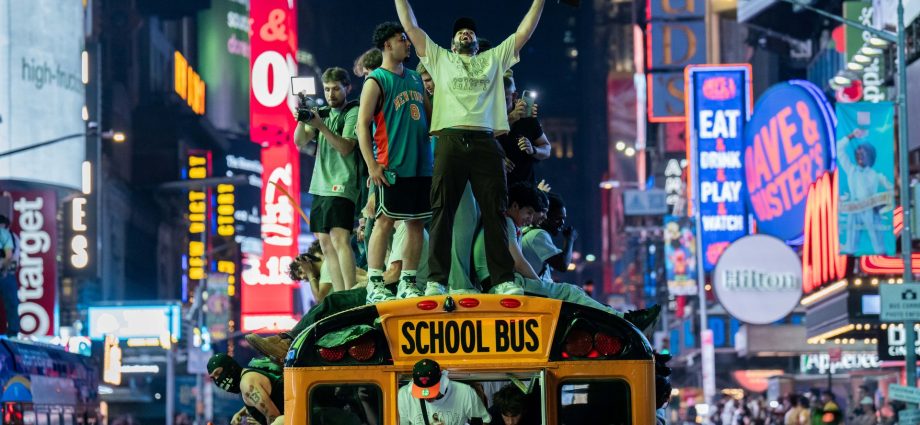 as-the-knicks-win-long-awaited-title,-new-york-gets-rowdy