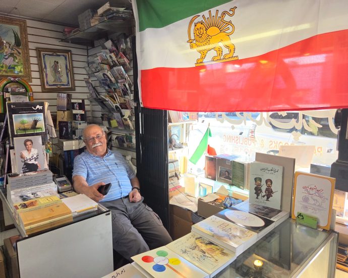 world-cup:-iranians-in-los-angeles-divided-on-whether-to-cheer-or-jeer-iran