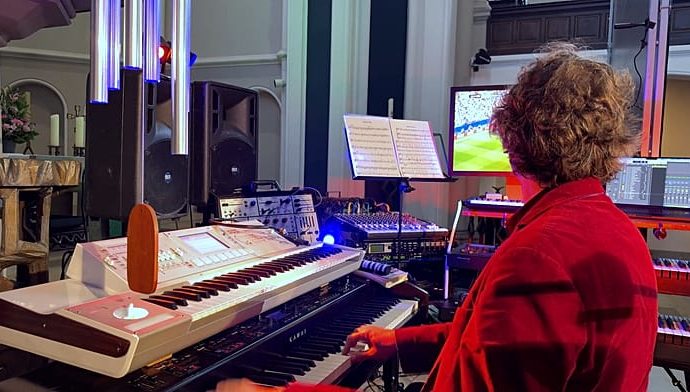 berlin-musician-turns-germany-football-opener-into-musical-spectacle