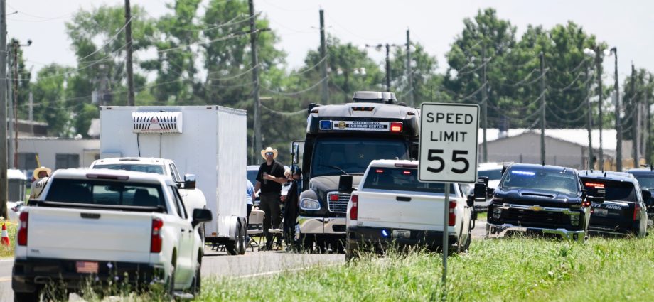12-people-dead-after-skydiving-plane-crashes-in-missouri