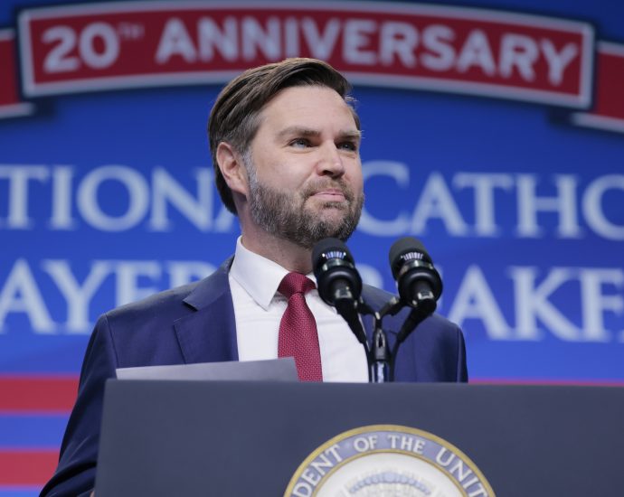 jd-vance’s-sad-book-tour-shows-why-his-2028-hopes-are-fading