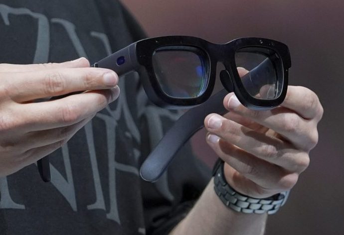 meta-gives-every-blind-vet-in-us-free-ai-glasses