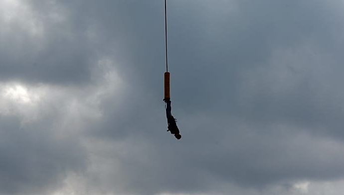 21-year-old-woman-dies-after-being-launched-off-bridge-without-safety-rope