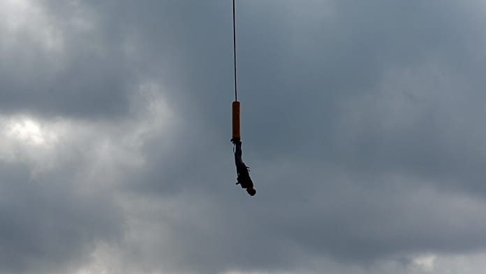 21-year-old-woman-dies-after-being-launched-off-bridge-without-safety-rope