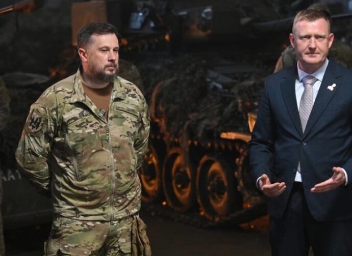 latvia’s-defense-minister-brings-14-british-made-combat-vehicles-to-ukraine’s-frontline-“from-box”
