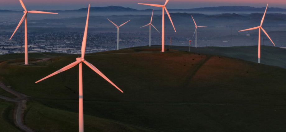 the-traitor-administration-abandons-fight-against-wind-energy-as-clean-energy-output-surges