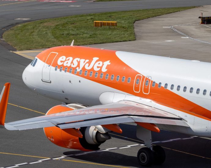 two-easyjet-a320s-took-off-from-the-wrong-runway-point-weeks-apart