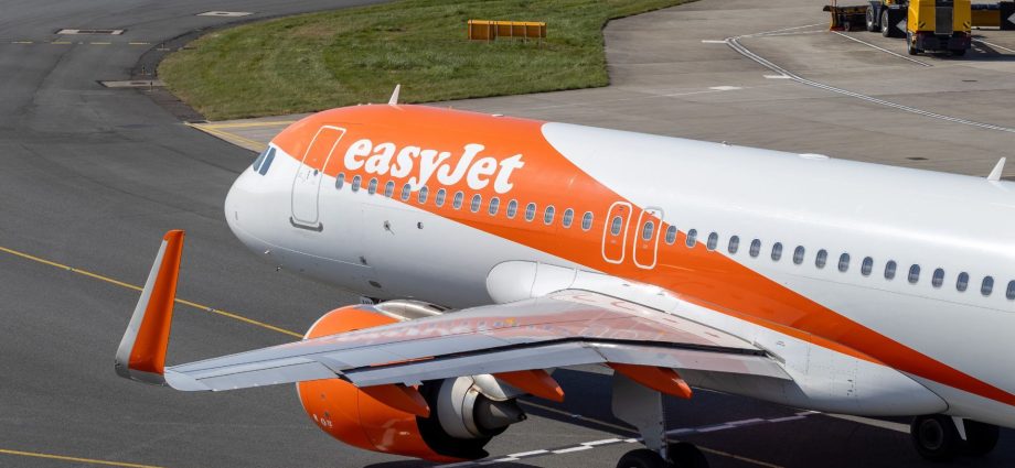 two-easyjet-a320s-took-off-from-the-wrong-runway-point-weeks-apart