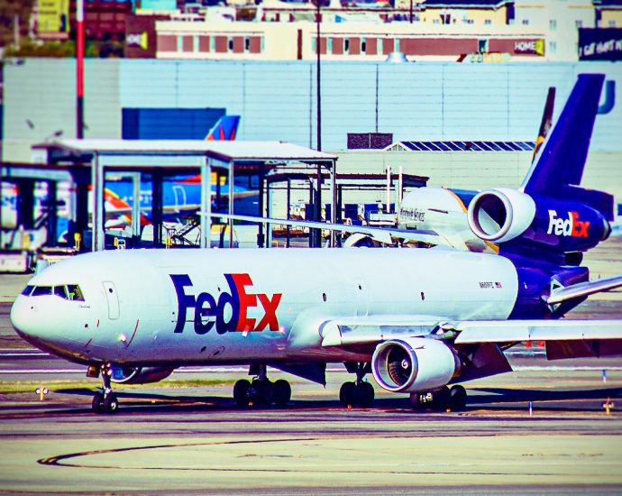 does-the-mcdonnell-douglas-md-11’s-tail-engine-have-a-fan?