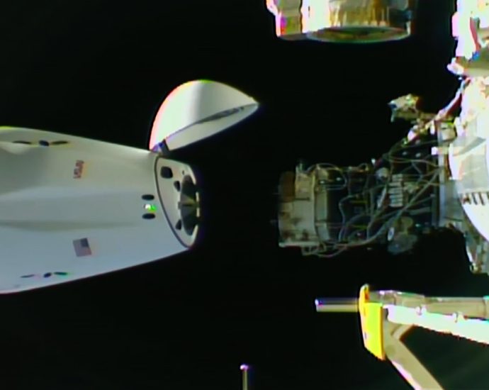 dragon-undocks-to-return-science-experiments-to-earth