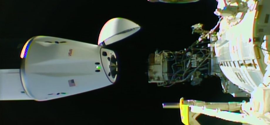 dragon-undocks-to-return-science-experiments-to-earth