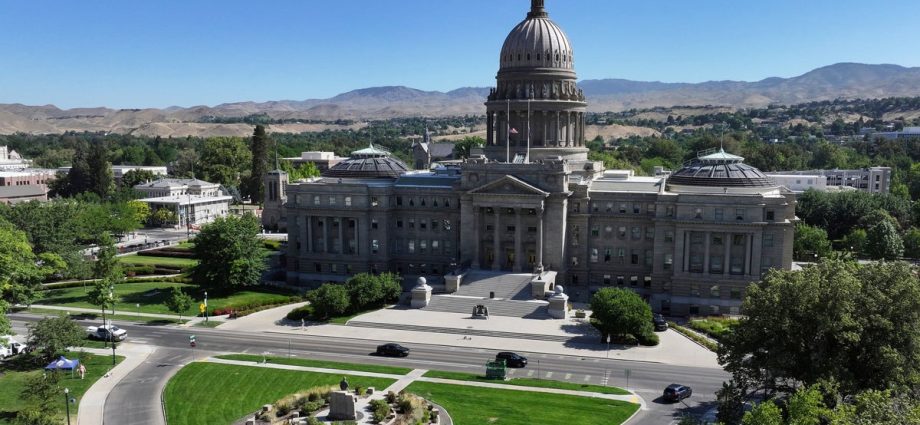 no-criminal-charges-for-transgender-people-using-idaho-public-restrooms
