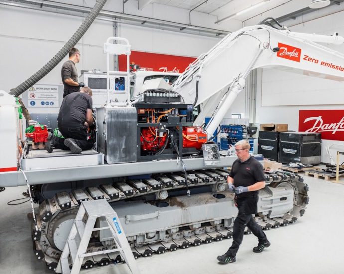 danfoss’s-dextreme-max-system-reduces-electric-excavator-power-consumption