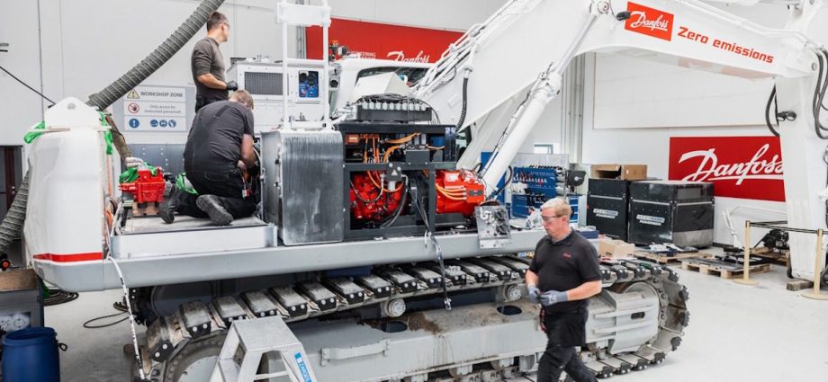 danfoss’s-dextreme-max-system-reduces-electric-excavator-power-consumption