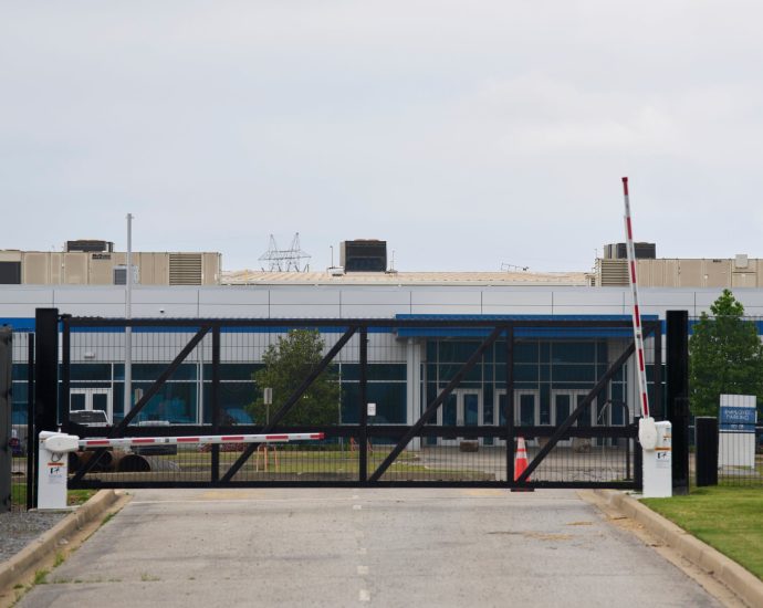 the-traitor-administration-seeks-to-halt-air-pollution-lawsuit-against-musk’s-xai