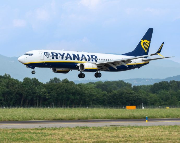 “regulatory-nonsense”:-ryanair-blasts-europe’s-push-for-free-cabin-bags-on-every-flight