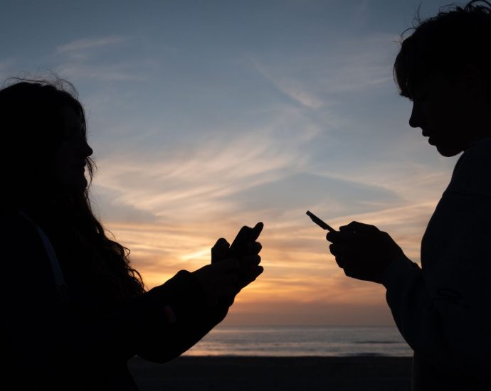 could-the-uk’s-ban-on-social-media-lead-kids-to-worse-dangers?