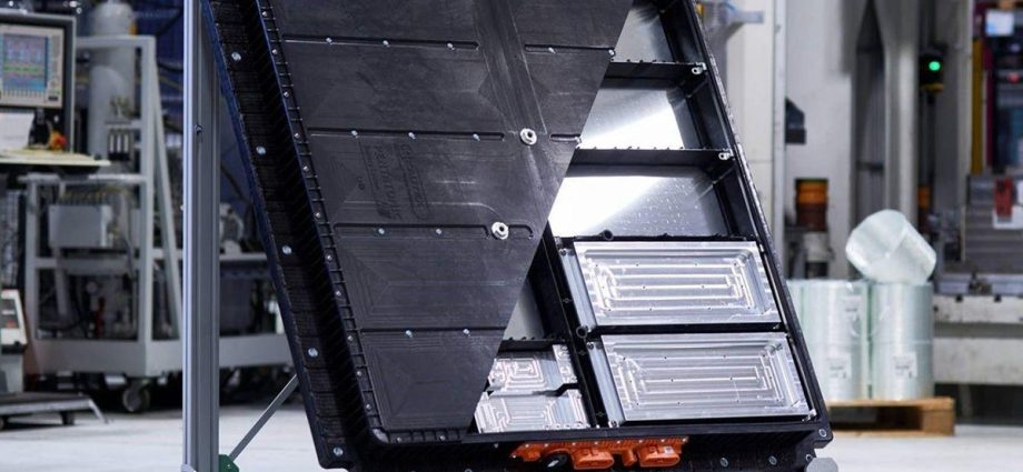 kautex-to-supply-its-pentatonic-battery-enclosure-for-a-new-hybrid-vehicle-platform