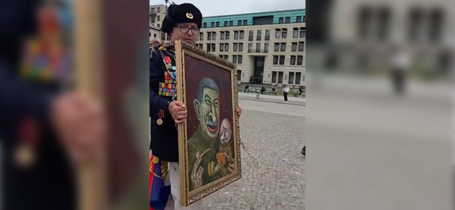 russian-artist-and-outspoken-putin-critic-shot-dead-days-after-protest