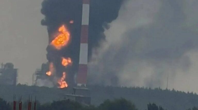 russia’s-biggest-oil-company-stopped-selling-gasoline-in-canisters-nationwide-after-ukraine’s-strikes.-it-blames-“seasonal-demand”