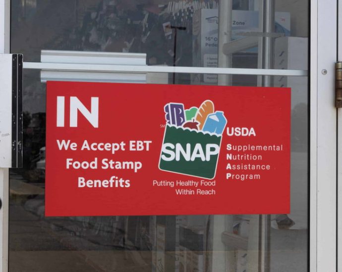 more-americans-are-hungry-in-the-face-of-federal-cuts,-rising-grocery-prices