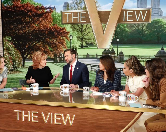 “the-view”-exposes-the-big-flaw-in-jd-vance’s-act