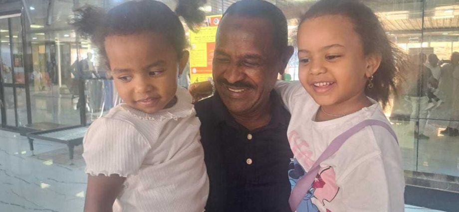 al-jazeera-journalist-reunited-with-family-in-khartoum-after-years-of-war