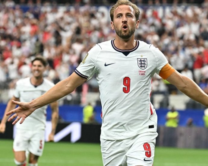 kane-double-fires-england-past-croatia-in-world-cup-thriller