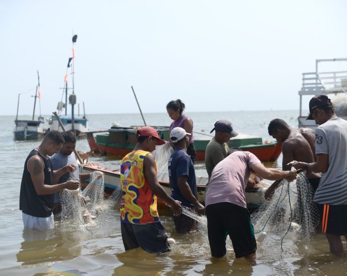 drilling-in-the-mouth-of-the-amazon:-how-brazil’s-oil-giant-is-drowning-out-critics