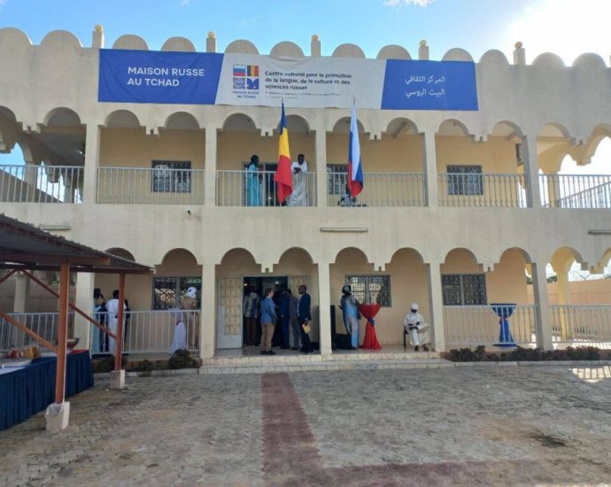 russia-plans-to-open-eight-new-cultural-centers-in-africa-to-court-a-loyal-generation,-hur-says