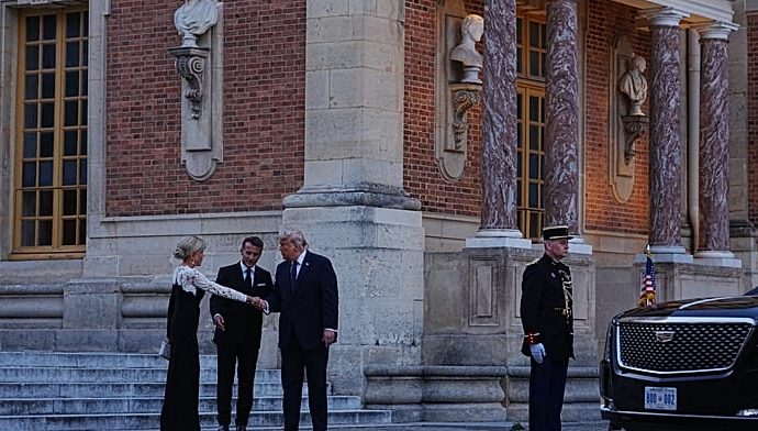 the-traitor-welcomed-to-versailles-for-dinner-with-macron