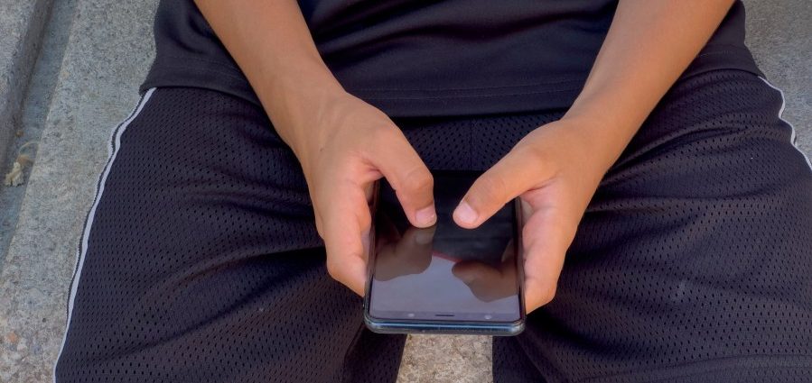 the-uk-is-banning-children’s-social-media-use.-here’s-what-other-countries-are-doing
