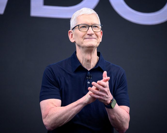 apple-ceo-warns-price-rises-‘unavoidable’-amid-ai-boom
