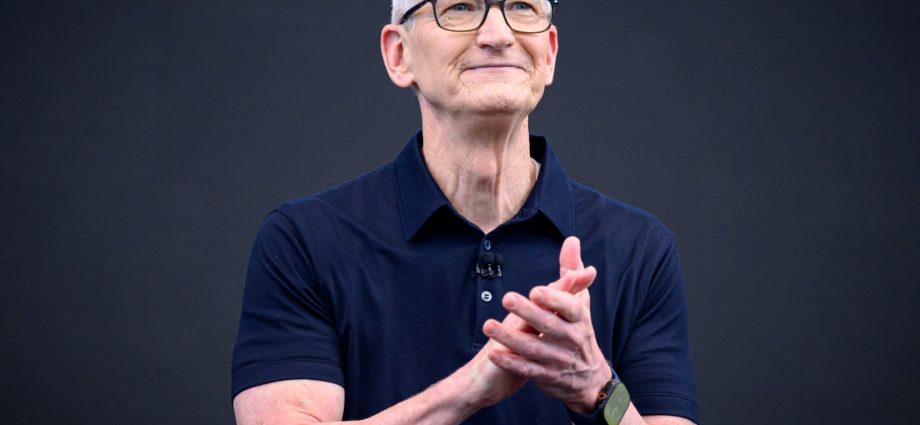 apple-ceo-warns-price-rises-‘unavoidable’-amid-ai-boom