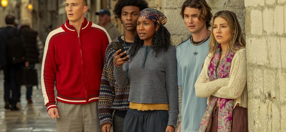 ‘outer-banks’-final-season-gives-fans-an-emotional-first-look