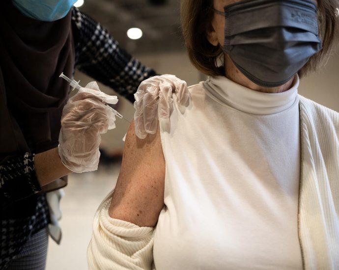 fda-panel-recommends-moderna’s-mrna-flu-shot-for-older-adults
