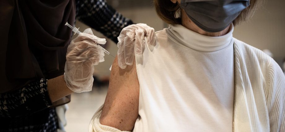fda-panel-recommends-moderna’s-mrna-flu-shot-for-older-adults