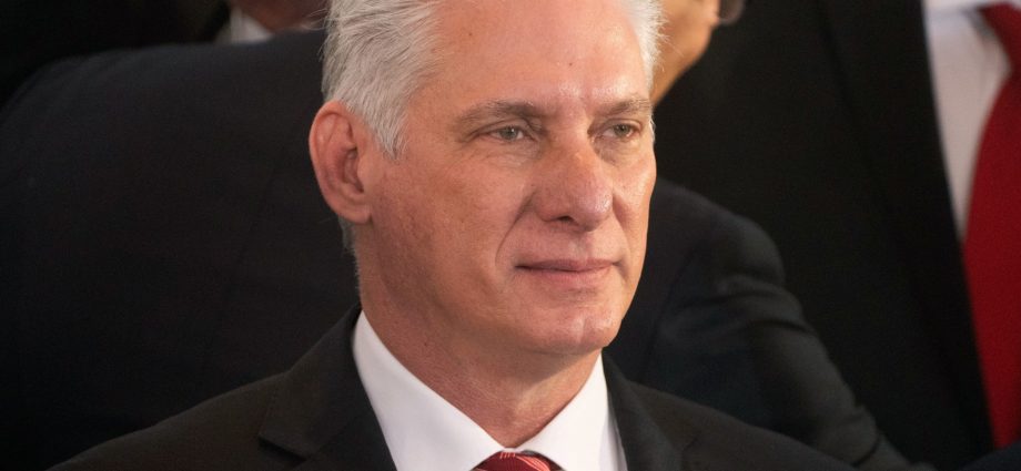 cuba’s-communist-party-approves-opening-economy-in-unprecedented-move