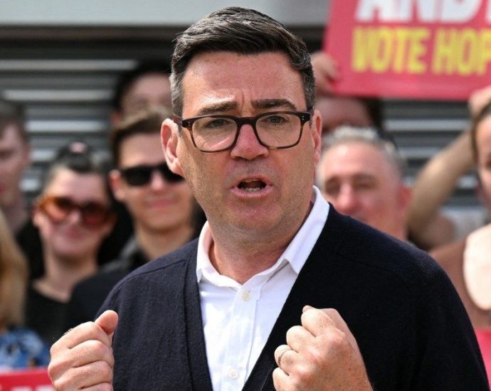 andy-burnham-wins-key-uk-by-election,-paving-way-to-challenge-keir-starmer
