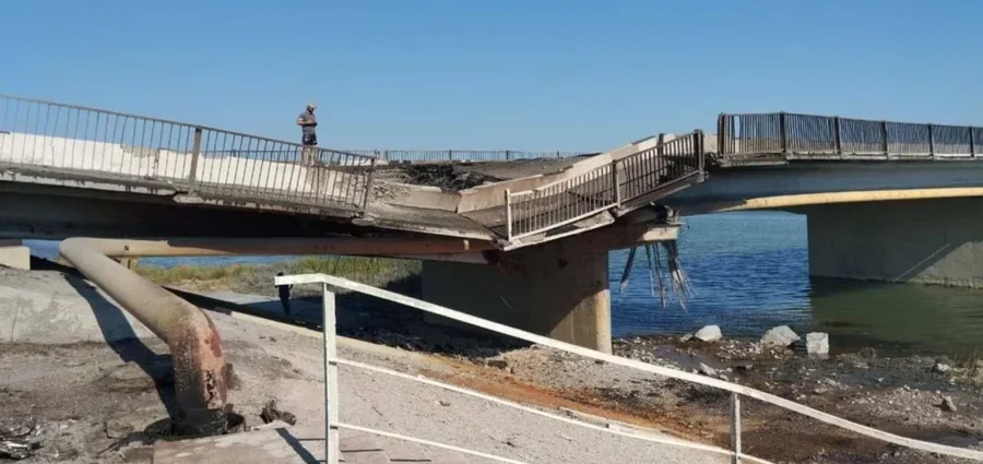 russian-forces-depend-on-crimea-ukraine-is-turning-it-into-an-island.