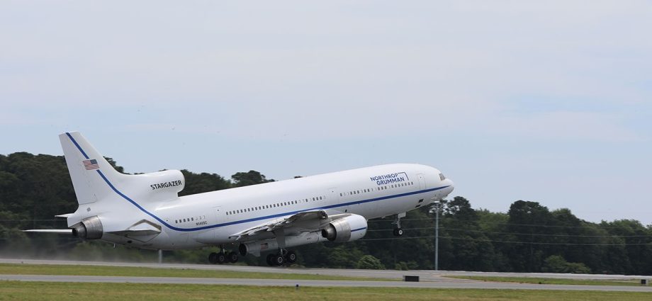aircraft-carrying-swift-boost-satellite-takes-off-from-nasa-wallops