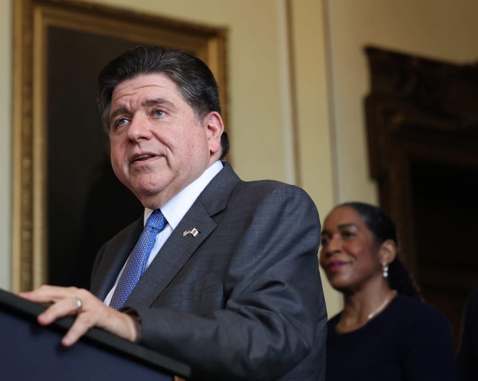 illinois-balances-budget-with-new-$200-million-social-media-tax-that-tracks-in-state-users
